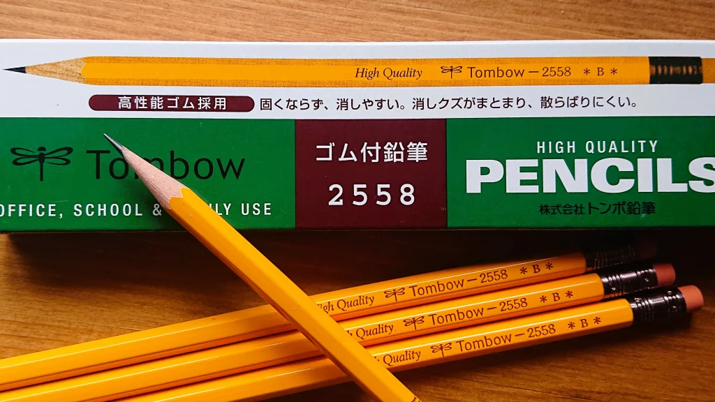 トンボ鉛筆　消しゴム付き鉛筆　パッケージと本体